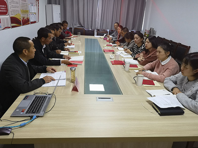 屯溪城建投公司黨支部開展“不忘初心、牢記使命”主題教育“舉旗幟·送理論”宣講活動(dòng)