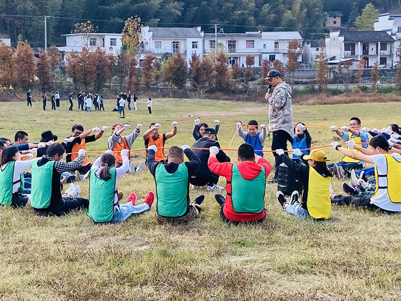 不忘初心、繼續(xù)前行、同心同行、勇攀高峰——屯溪城建投公司開展“不忘初心、牢記使命”主題教育素質(zhì)拓展訓(xùn)練