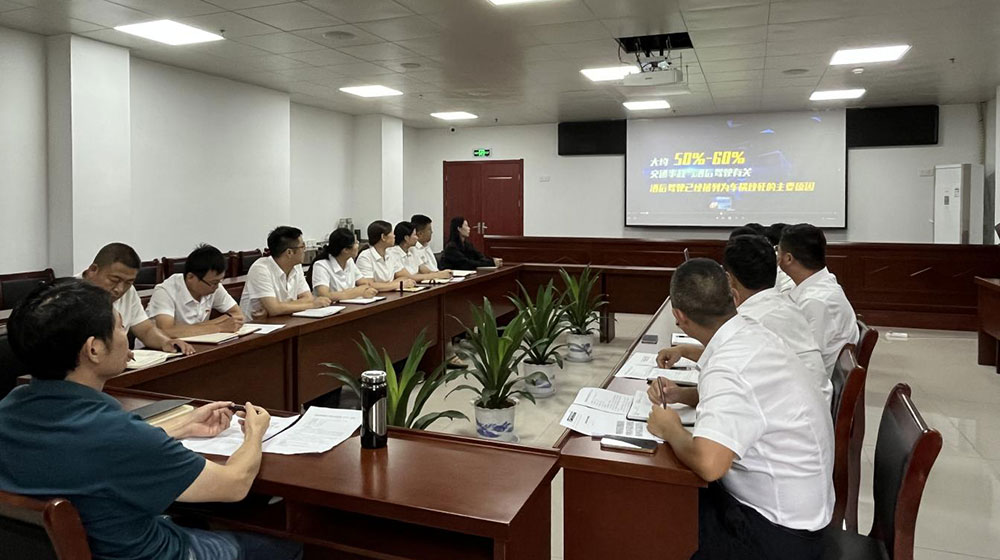 城建投公司黨支部召開黨員（擴(kuò)大）會(huì)議暨酒駕、醉駕等違法犯罪行為警示教育集體談話會(huì)