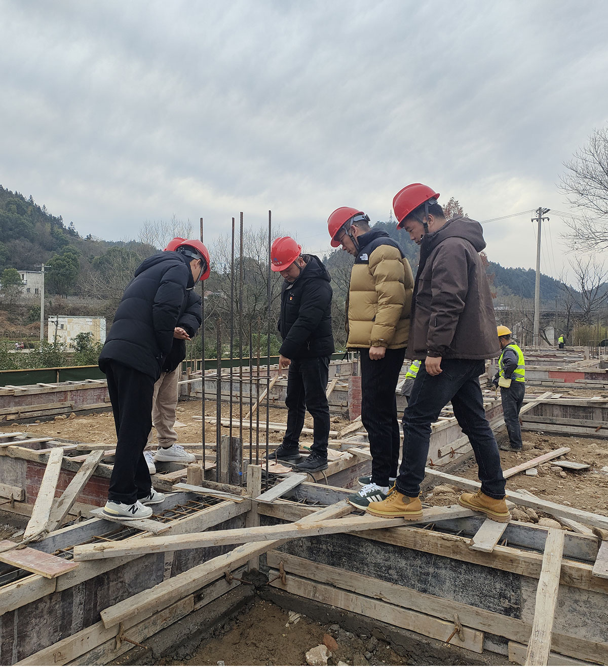 黨建引領(lǐng)進(jìn)工地,支部聯(lián)動(dòng)促發(fā)展