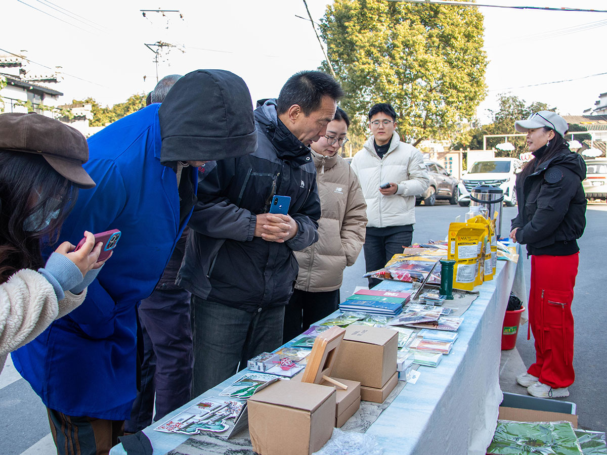 郵政賦能， “四季屯溪玩轉(zhuǎn)鄉(xiāng)村” 活動與 南溪南村“篁南郵局” 共筑鄉(xiāng)村振興夢