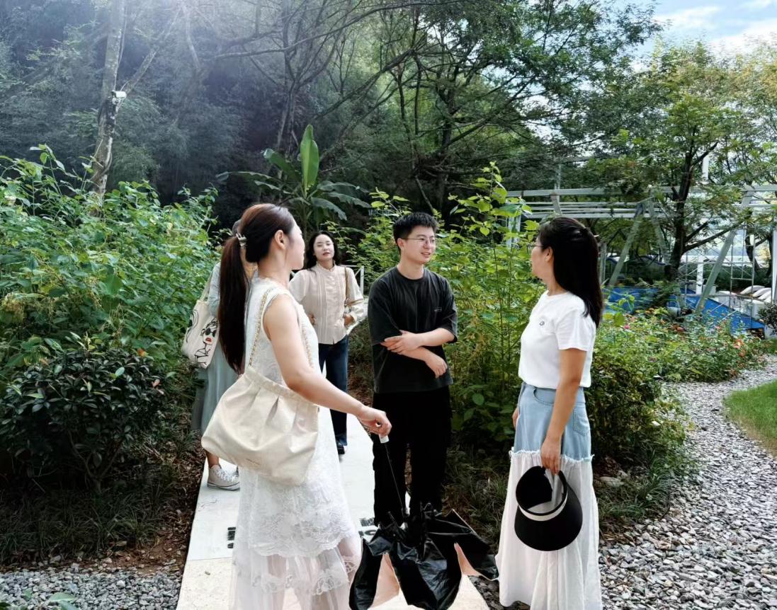 實地研學(xué)促提升 謀劃發(fā)展啟新程—昱城文旅公司黨支部開展“循‘雙村’賦能跡，謀文旅發(fā)展篇”主題黨日活動